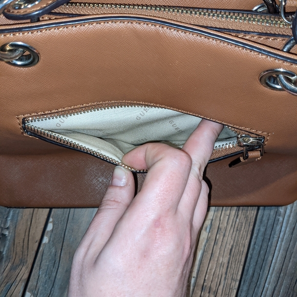 Guess Shoulder Bag - Picture 7 of 14